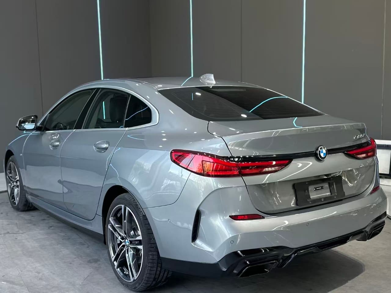 BMW 2 Series (Import) photo 2