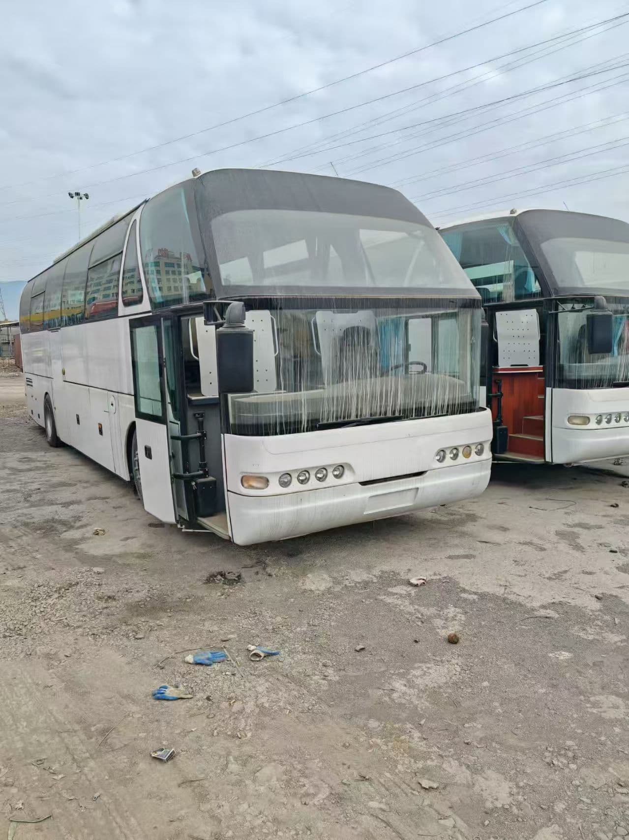 Bus vehicle