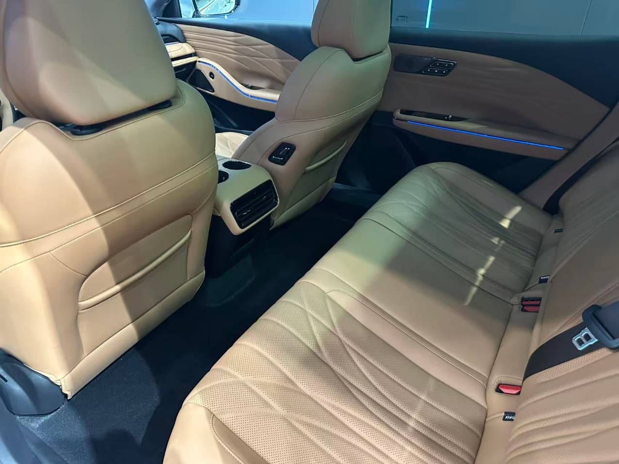 Geely Galaxy Xingyao 8 photo 4
