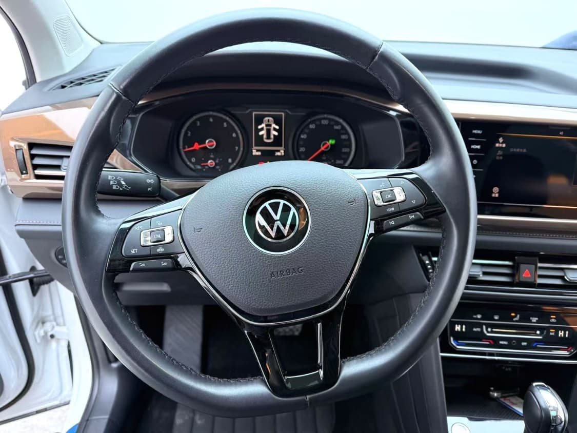 2021 Volkswagen Tharu 2WD Comfort Edition photo 5
