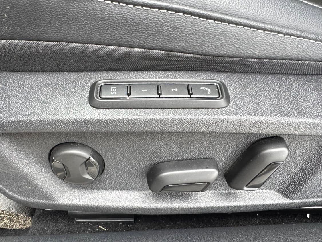 2022 Volkswagen Passat 380 Luxury Edition photo 2